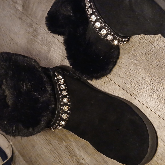 Canyon River Blues 'Anita' black furry rhinestone accented winter boots size 7 - Picture 10 of 13